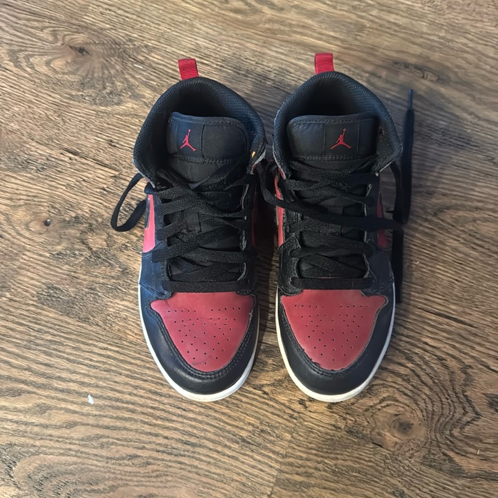 Air Jordan 1 Mid Gym Red 3Y